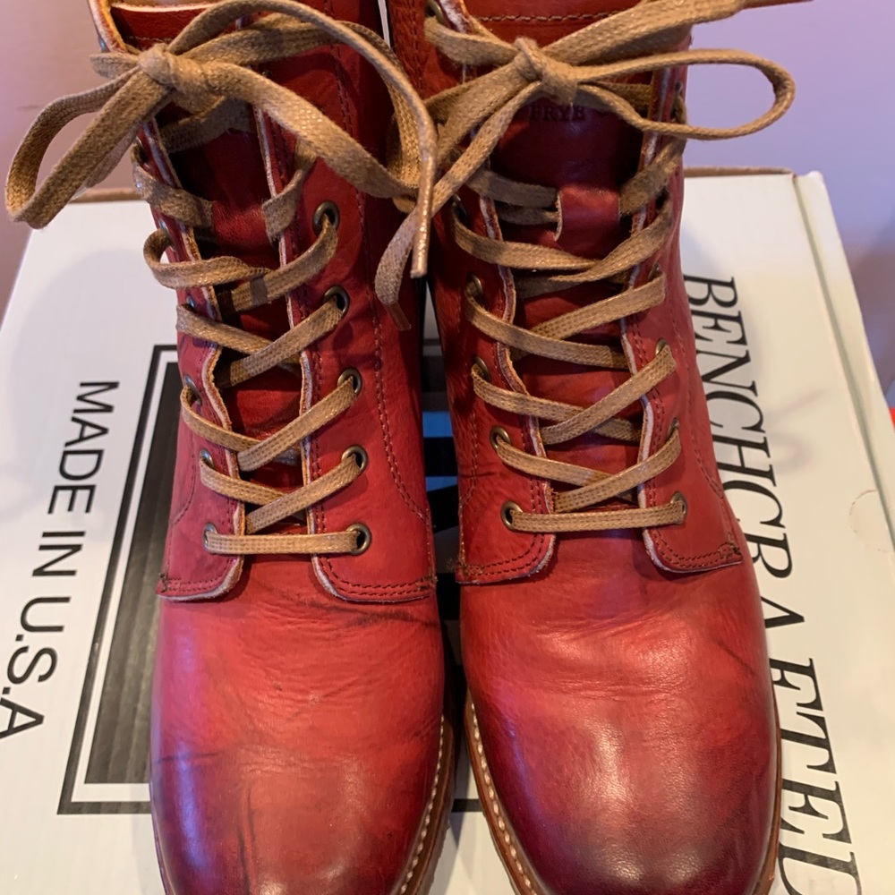 Frye “Sabrina” red ombre lace up boots size 10. EUC - Picture 2 of 6